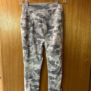 Used Womens Leggings Size M Gray and White marbled together RBX